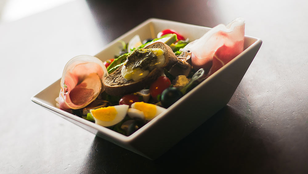 Vue intérieure du restaurant Le Tour Du Monde à Larmor-Plage